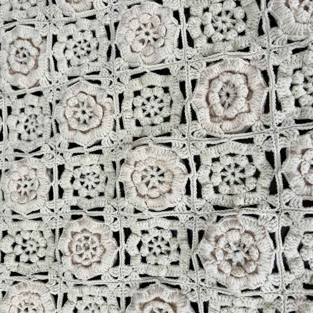 Vintage Crochet Blanket Throw Floral Raised Granny Square Scalloped Beige 61x36